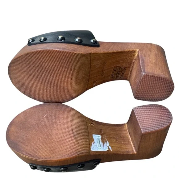 Ariat Women's Unbridled Lennon Platform
Sandal Black Leather Size: 38 (7.5) - Picture 11 of 14